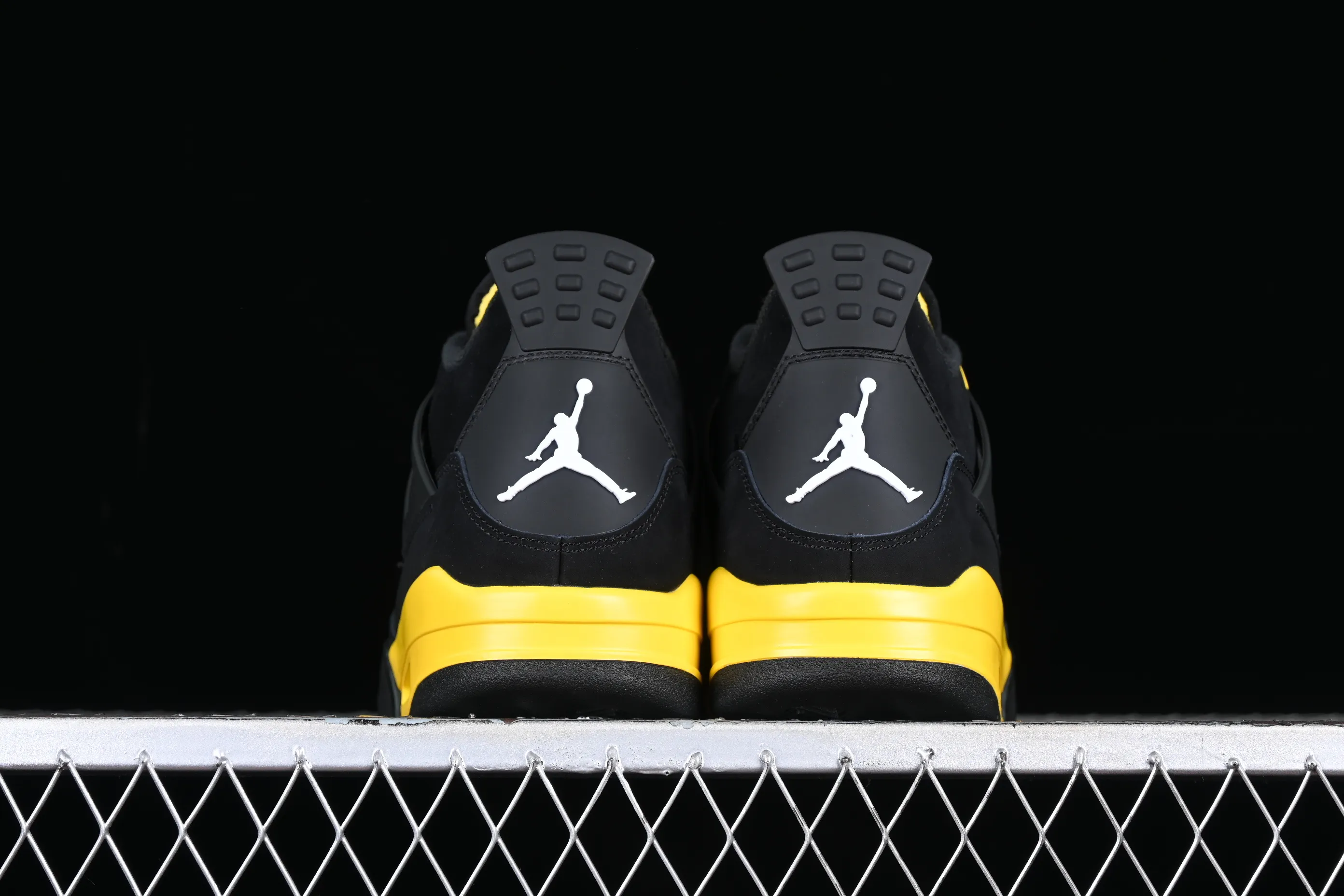 All categories Air Jordan Jordan series basketball shoes Air Jordan 4 LJR version Air Jordan 4 "Thunder" AJ4 Joe 4 Thunder replica basketball shoes DH6927-017